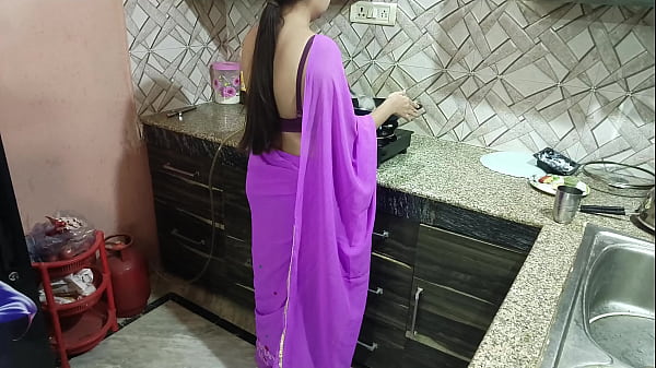 Desi Indian Step Mom Kehti Hai Apne Step Son Vivek Ko Birthday Pe Dirty Talk Hindi Voice Mein, Surprise Dekar Uski Fuddi Garam Kar Deti Hai