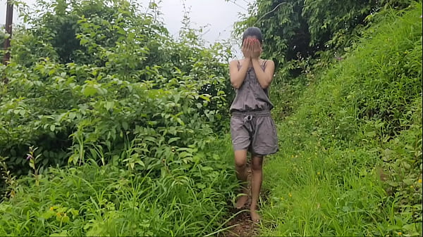 Desi Cewek Digebukin Adik Ipar Di Luar, Sampe Meringis Keenakan.