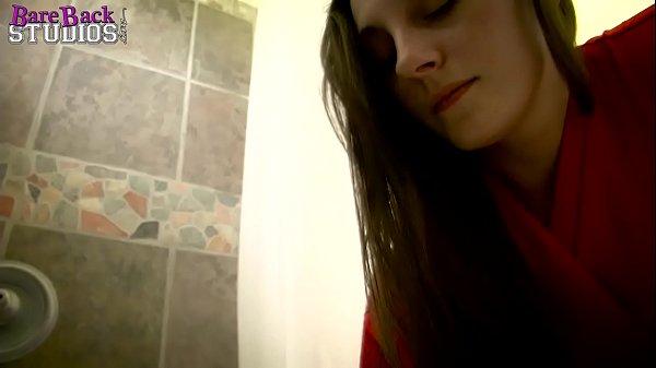 Melanie Hicks, Si Ibu Tiri Muda Yang Bikin Ngilu Di Ranjang