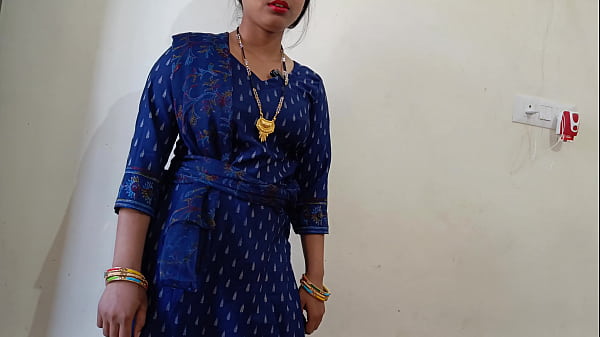 Desi Gao Ki Garmi Bhari Naukarani Ko Kutta Style Mein Chodte Hue, Saaf Hindi Mein Dard Bhari Awaz.