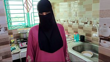 Selingkuh, Suami Brengsek Ngewe Pembantu Hijab Pas Rumah Kosong, Crot Di Dalem.