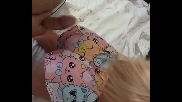 Ibu Tiri Seksi Bungkukin Badan, Sodokin Muka Anak Tiri Ke Dalam Permen Manisnya Dari Belakang ( Mainan Sex )