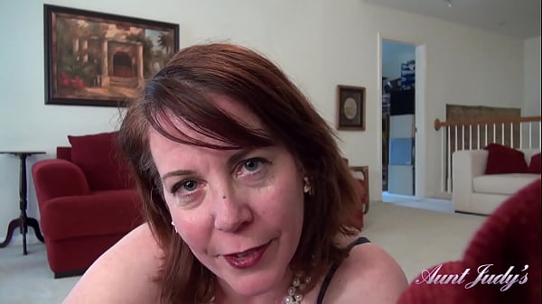Bokep Tante Judy – Tiri Merah 53 Tahun Dari Texas, Brie Ngecrotin Kontol Lo Sambil Ngewe